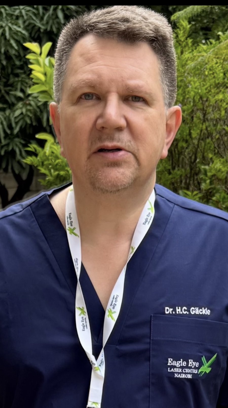 Dr. Harald C. Gäckle (Gaeckle), Facharzt für Augenheilkunde und refraktiver Chirurg, im OP-Kittel des Eagle Eye Laser Centre Nairobi